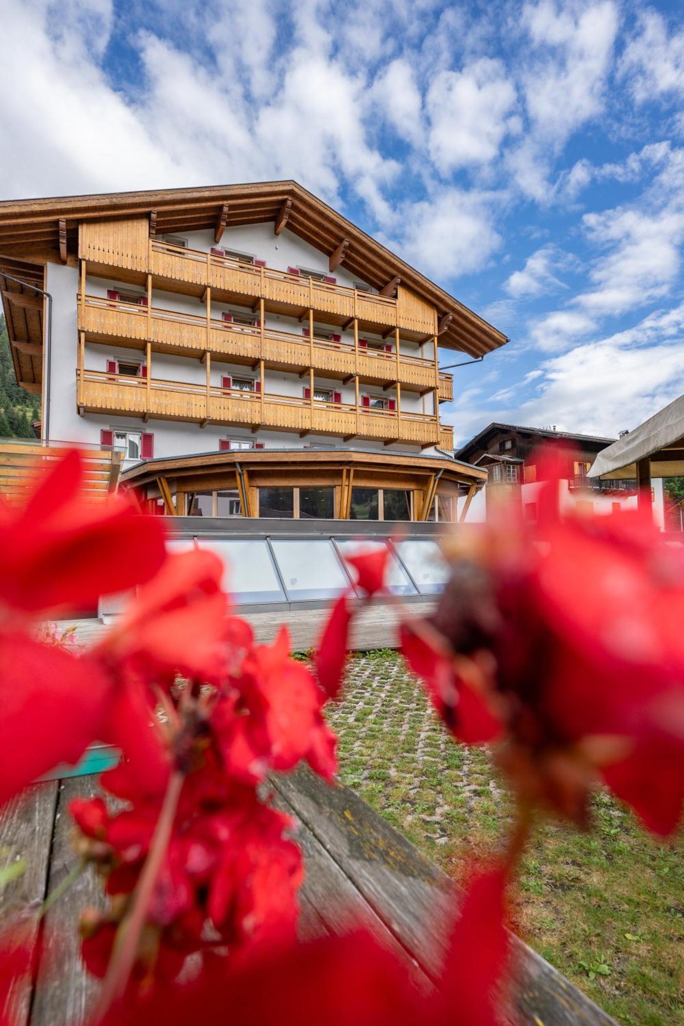 Hotel Crepei Pozza di Fassa Exterior photo